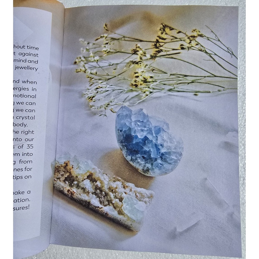 THE LITTLE BOOK FOR CRYSTAL LOVERS Astrid Carvel Hardcover Guide Stones - Picture 3 of 5